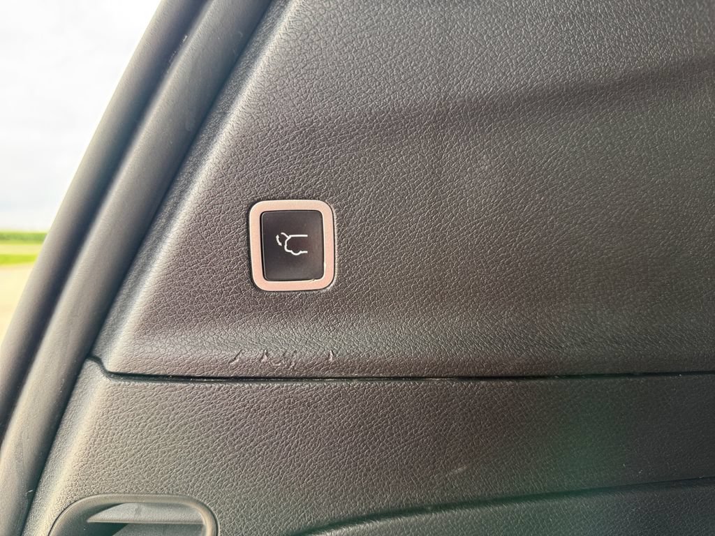 Used 2024 Chrysler Pacifica Limited FWD image 40
