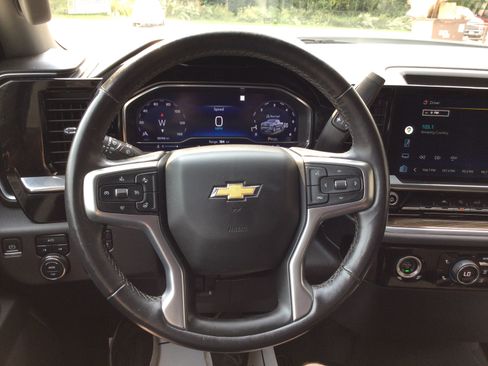 Used 2022 Chevrolet Silverado 1500 LT AWD/4WD image 16