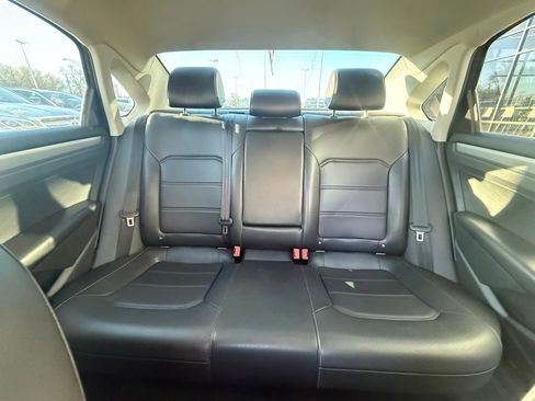 Used 2020 Volkswagen Passat 2.0T SE image 21