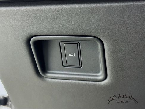 Used 2023 Land Rover Range Rover Sport SE image 10