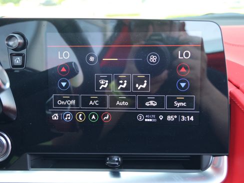 Used 2023 Chevrolet Corvette Stingray Premium Conv w/ Z51 Performance Package image 27