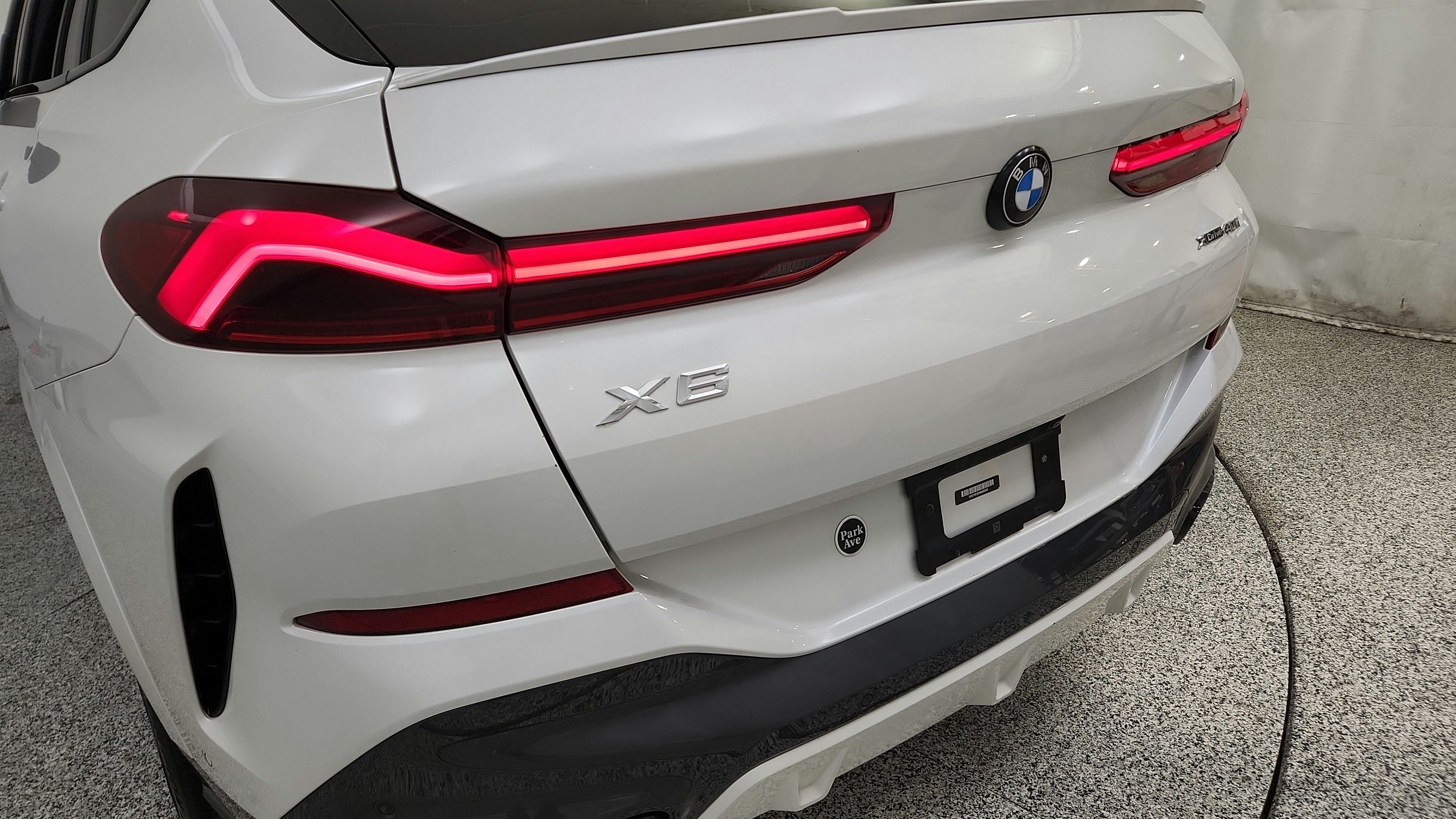 Used 2022 BMW X6 xDrive40i w/ M Sport Package AWD/4WD image 29