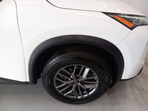 Used 2024 Nissan Rogue S AWD/4WD image 3