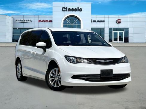 Used 2017 Chrysler Pacifica Touring w/ Tire & Wheel Group image 1