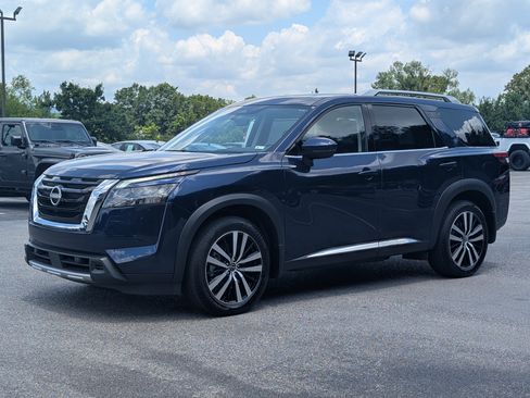 Used 2025 Nissan Pathfinder Platinum w/ Cargo Package FWD image 5