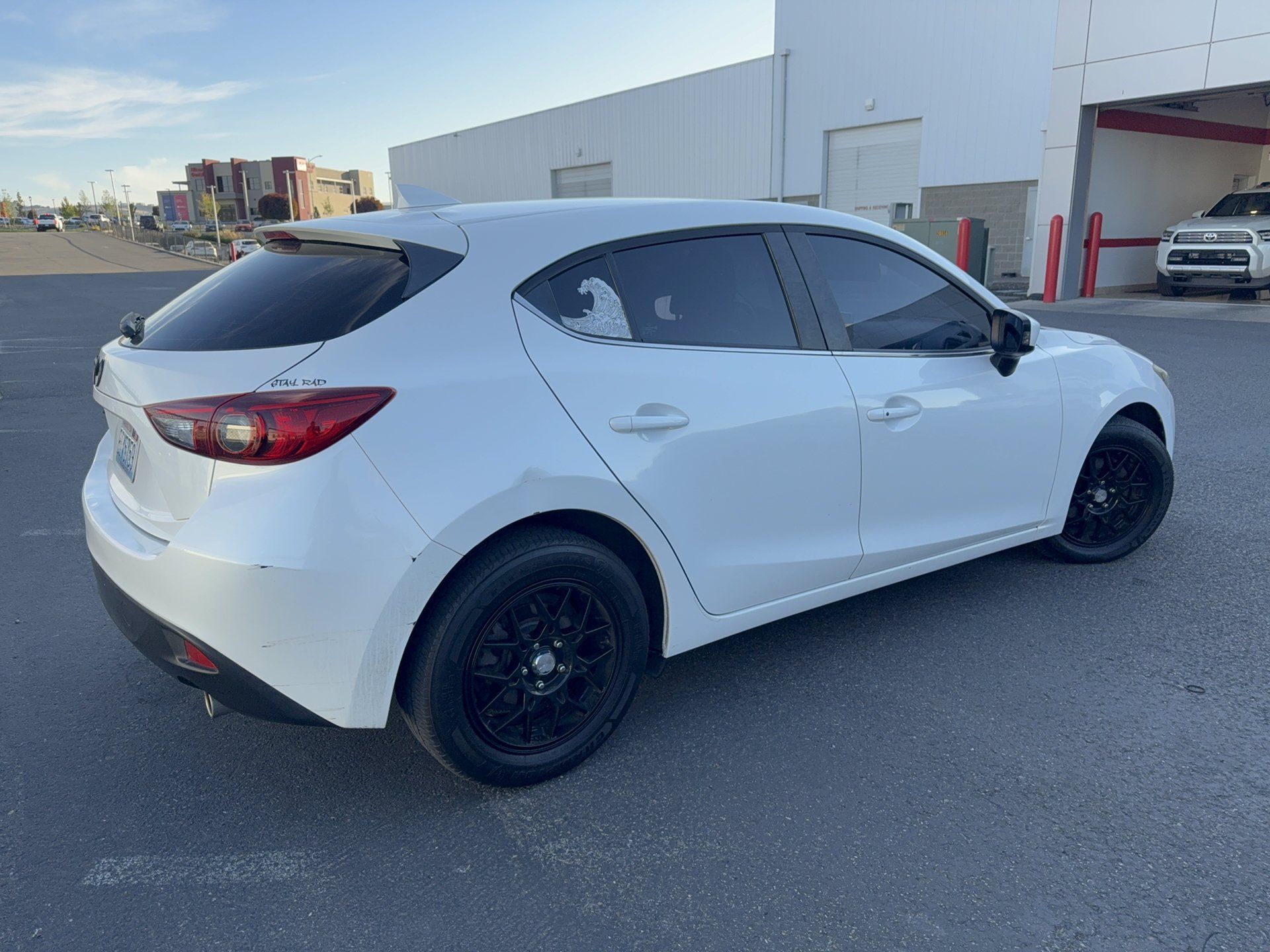 Used 2016 MAZDA MAZDA3 i Touring w/ Popular Equipment Package FWD image 2