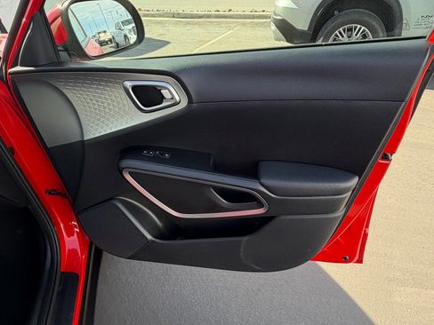 Used 2023 Kia Soul LX w/ LX Technology Package image 20