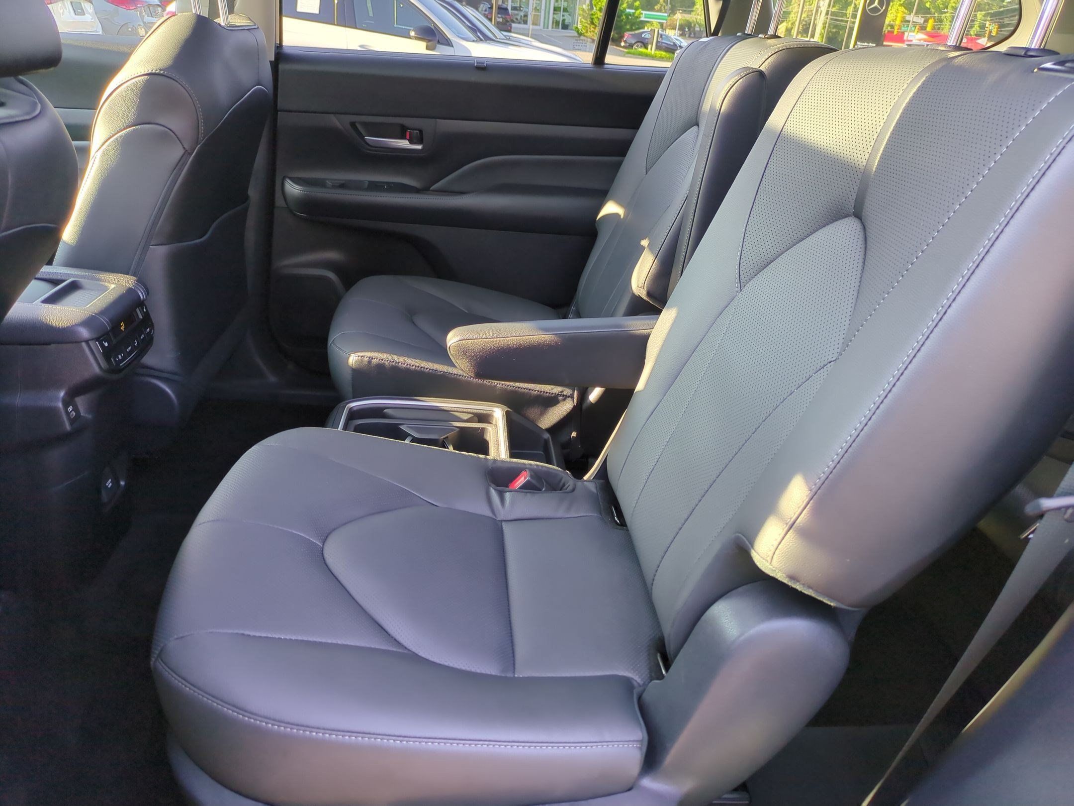Used 2025 Toyota Grand Highlander FWD image 27