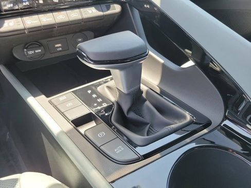 Used 2025 Hyundai Elantra Limited image 25