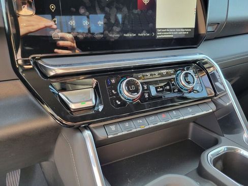 New 2025 GMC Sierra 3500 Denali w/ Denali Reserve Package image 17