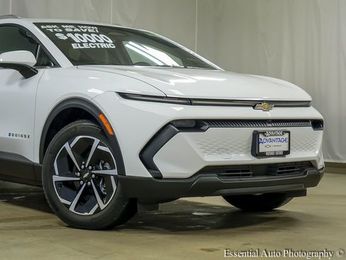 New 2026 Chevrolet Equinox EV LT image 3