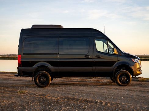 Used 2024 Mercedes-Benz Sprinter 2500 image 6
