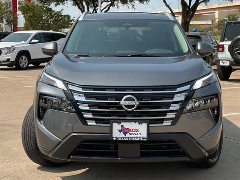 Used 2025 Nissan Rogue SV w/ SV Premium Package FWD image 2