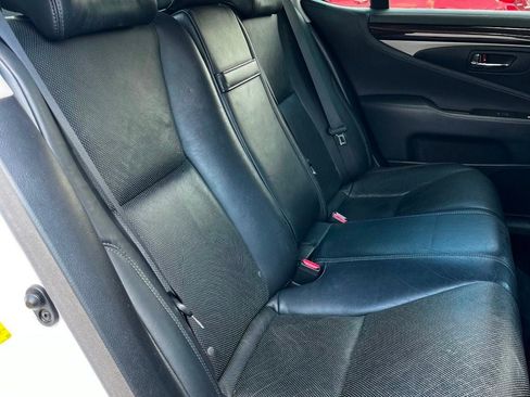 Used 2013 Lexus LS 460 w/ Comfort Pkg RWD image 13