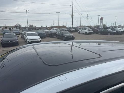 Used 2019 Toyota Highlander XLE AWD/4WD image 10