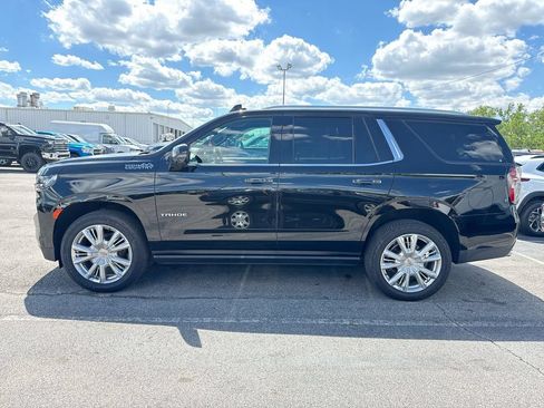 Used 2021 Chevrolet Tahoe High Country w/ Premium Package AWD/4WD image 2