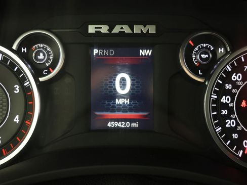 Used 2024 RAM 2500 Big Horn AWD/4WD image 10