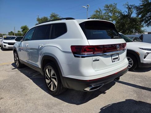 Used 2026 Volkswagen Atlas SE FWD image 4