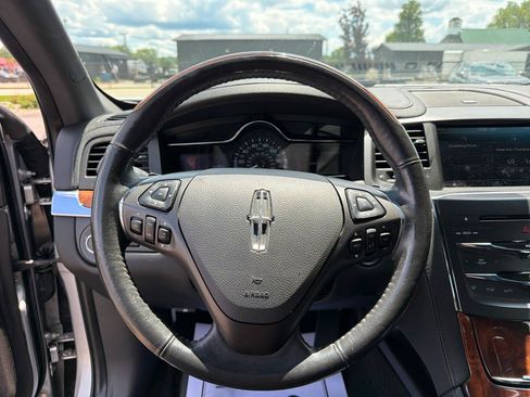 Used 2013 Lincoln MKS AWD image 10