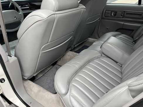 Used 1992 Buick Roadmaster Sedan RWD image 42