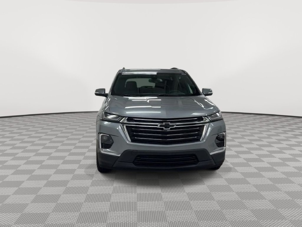 Used 2023 Chevrolet Traverse LT FWD image 3