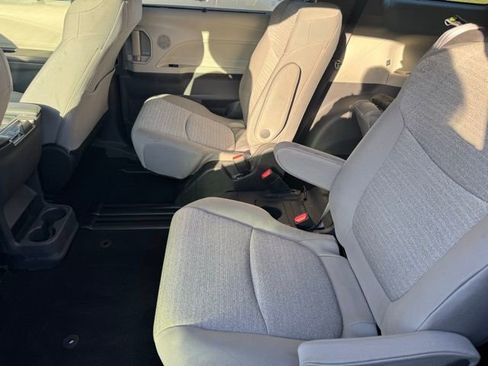 Certified 2022 Toyota Sienna LE AWD/4WD image 7