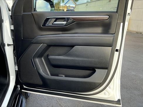Used 2025 Chevrolet Tahoe LS image 19