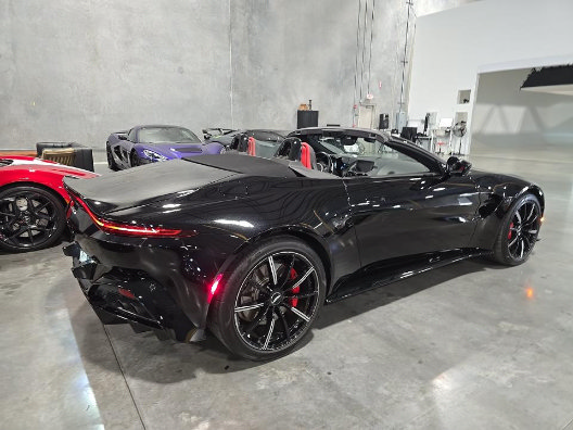 Used 2021 Aston Martin V8 Vantage Roadster RWD image 2