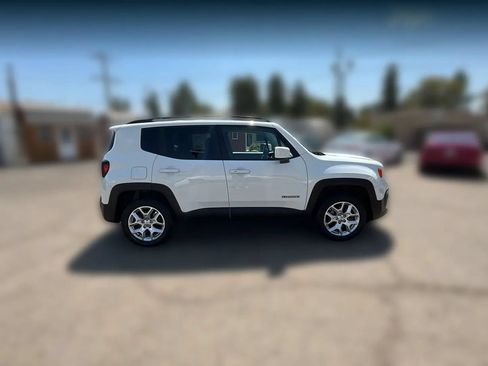 Used 2017 Jeep Renegade Latitude AWD/4WD image 7