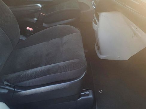 Used 2018 Dodge Grand Caravan SE w/ UConnect Hands-Free Group image 21