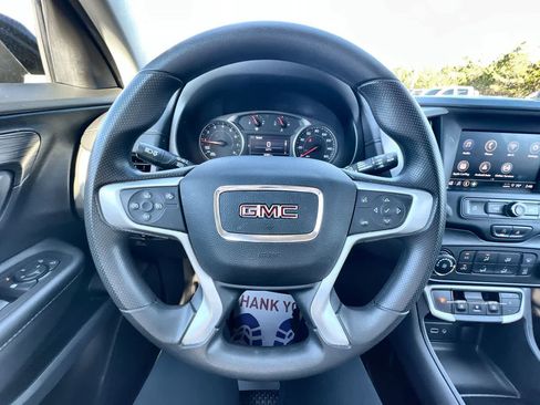 Used 2024 GMC Terrain SLE image 11