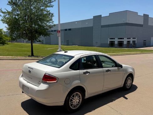 Used 2011 Ford Focus SE w/ 201A Rapid Spec Order Code FWD image 5