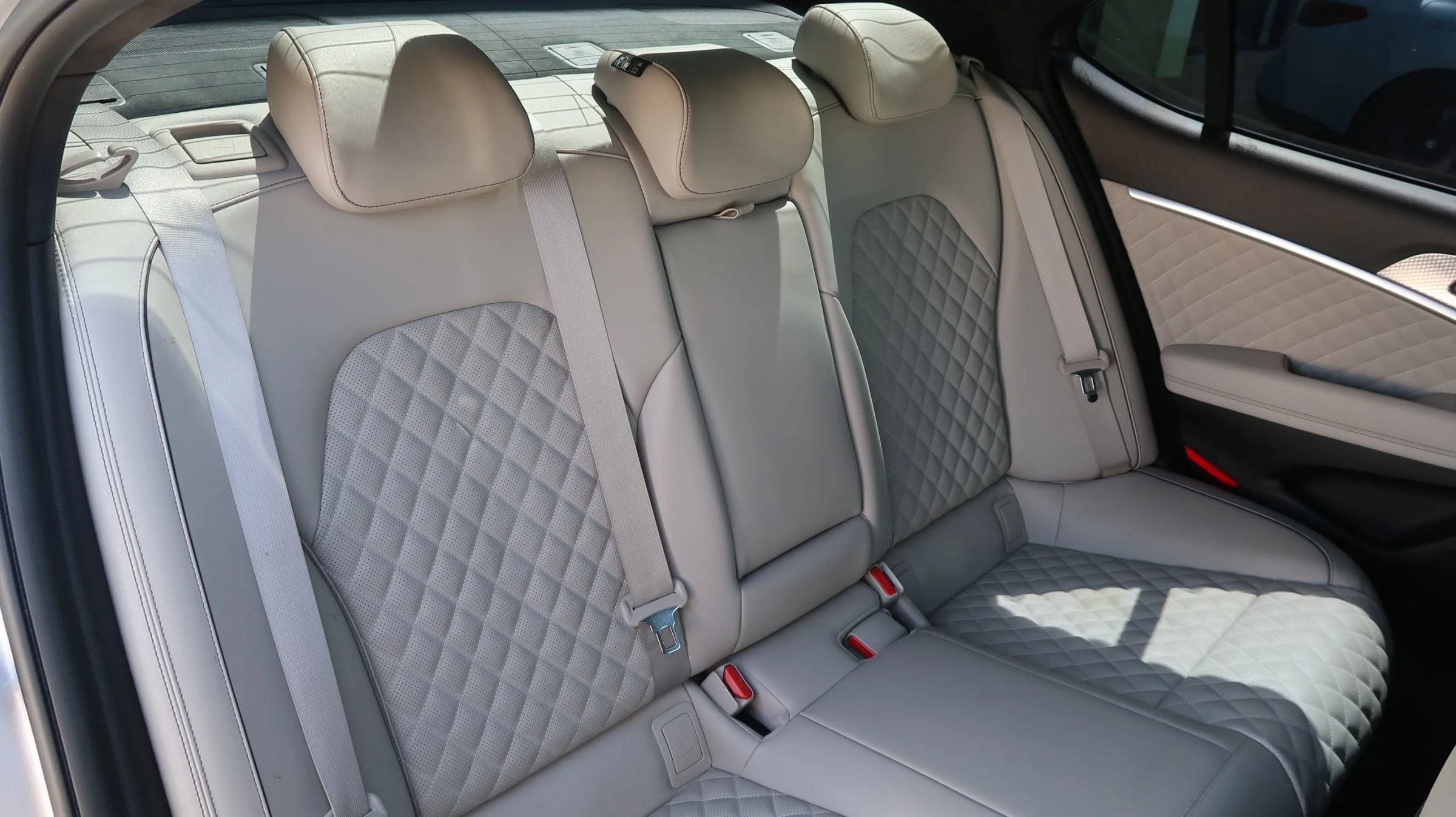 Used 2022 Genesis G70 3.3T RWD image 24
