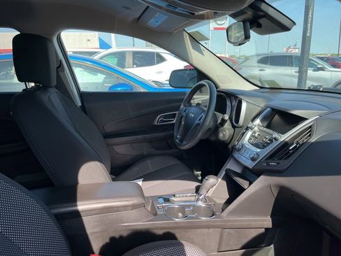 Used 2017 Chevrolet Equinox LS AWD/4WD image 2