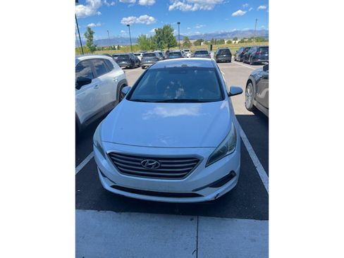 Used 2015 Hyundai Sonata SE w/ Option Group 09 FWD image 1