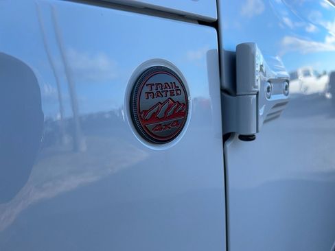 Used 2021 Jeep Gladiator Rubicon image 12