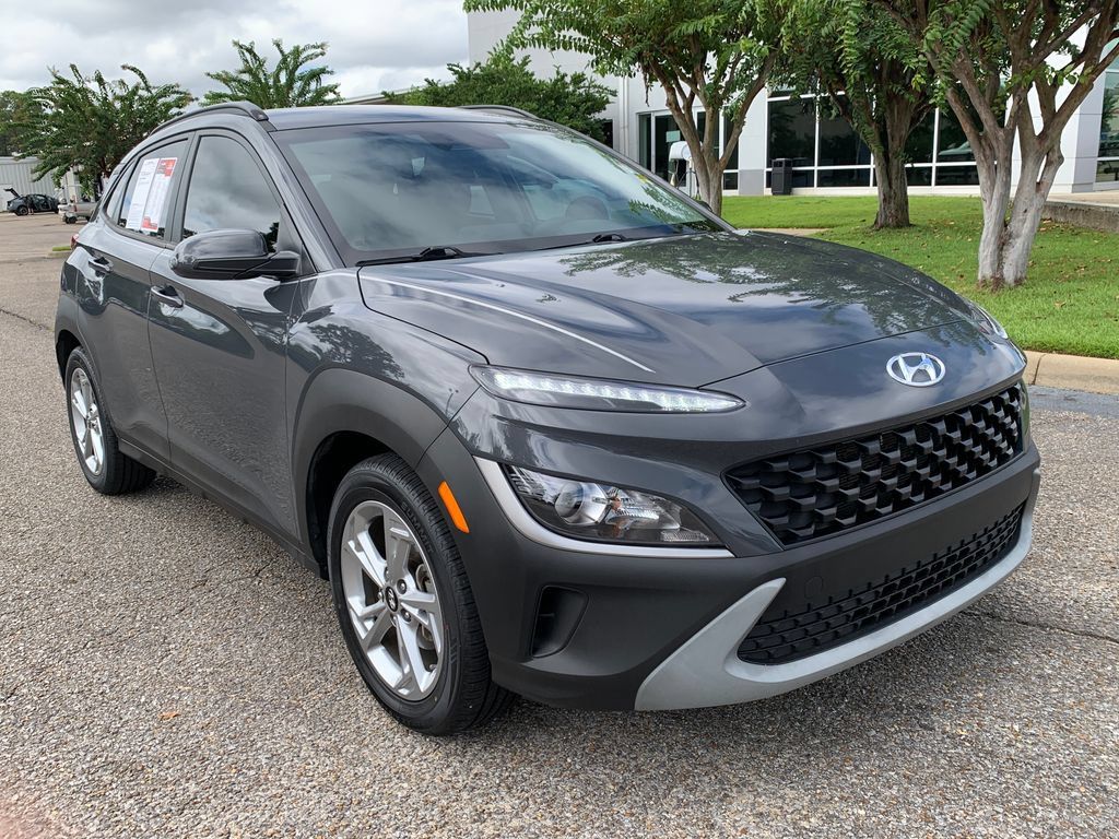 Used 2023 Hyundai Kona SEL w/ Cargo Package FWD image 1