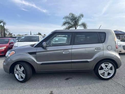 Used 2010 Kia Soul ! FWD image 5