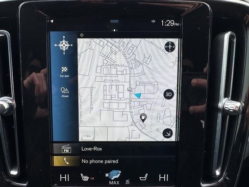 Used 2022 Volvo XC40 T4 Momentum image 22