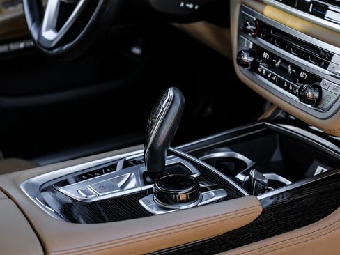 Used 2016 BMW 750i xDrive image 26