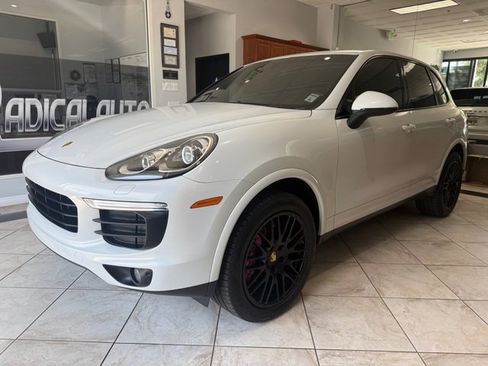 Used 2017 Porsche Cayenne AWD/4WD image 4
