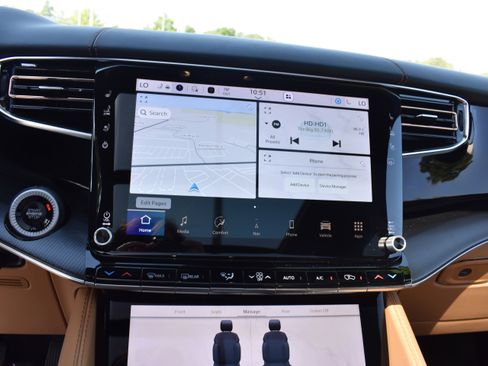 Used 2024 Jeep Grand Wagoneer L Series III w/ Rear Seat Video Group 1 AWD/4WD image 20