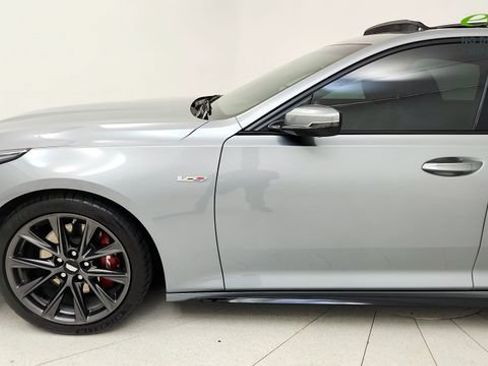 Used 2023 Cadillac CT5 V w/ Premium Package RWD image 17