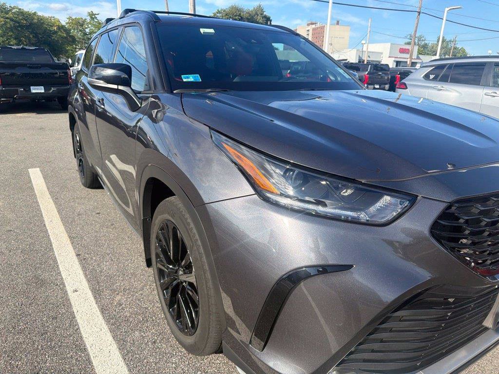 Used 2025 Toyota Highlander XSE AWD/4WD image 4