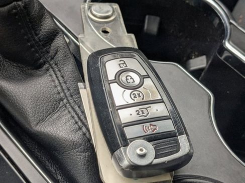 Used 2019 Ford Explorer XLT w/ Equipment Group 201A image 23