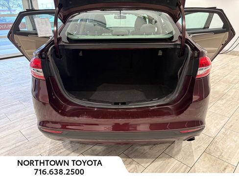 Used 2017 Ford Fusion SE FWD image 23