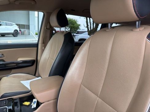 Used 2015 Kia Sedona FWD image 16