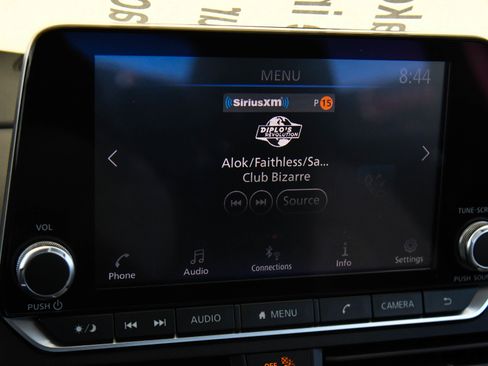 Used 2024 Nissan Altima 2.5 SV FWD image 19