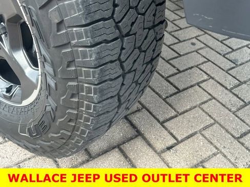 Used 2022 Jeep Gladiator Rubicon w/ LED Lighting Group AWD/4WD image 12