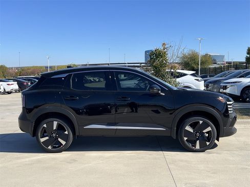 New 2026 Nissan Kicks SR w/ SR Premium Package image 3